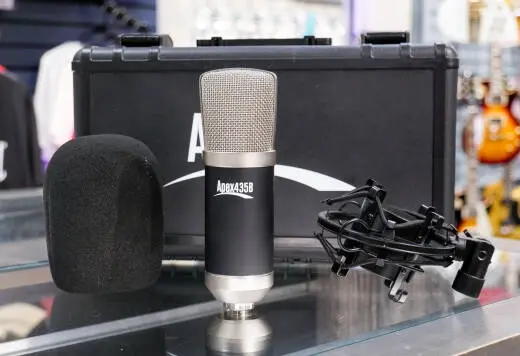 Apex - Compact Studio Condenser Mic with Case - Black 2